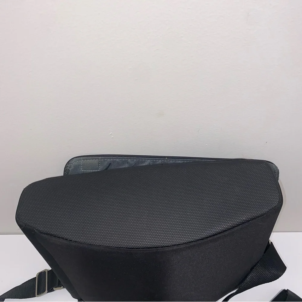 Bose SoundDock Black Zip Carrying Portable Travel Case with Shoulder Strap EUC